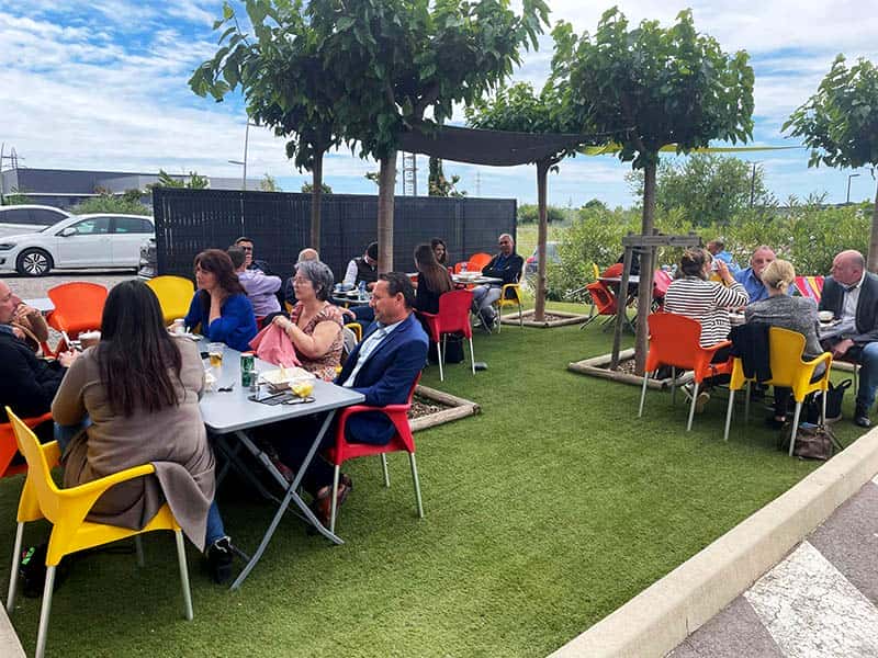 terrasse du restaurant remplie